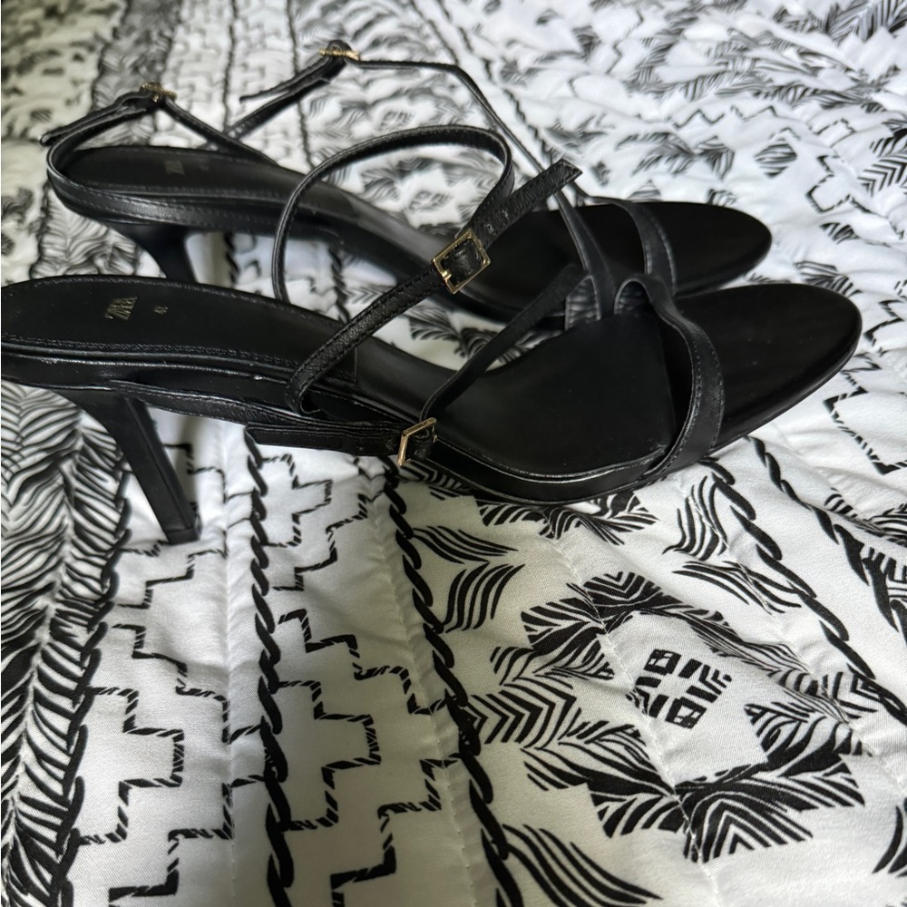 Zara black kitten heel
